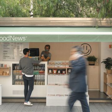 Quiosc Good News a la Diagonal de Barcelona