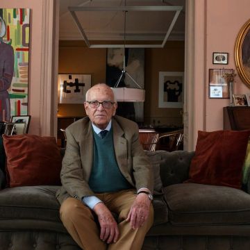 Miguel Milá en casa.