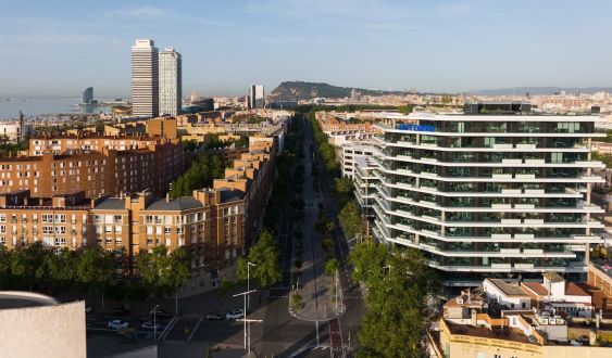 Sede NTT Data desde Avenida Icària