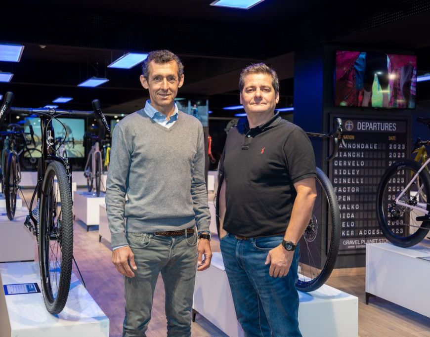 El ciclista y multicampeón de la Vuelta Ciclista a España, Roberto Heras, Oscar Alcaraz.