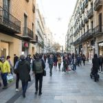 comerç persones-passejant-per-portal-de-langel by Clara Soler