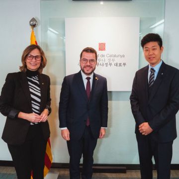 El president Aragonès, la consellera Serret i el delegat del Govern a Corea del Sud, Jaeyeok Yoon Kang