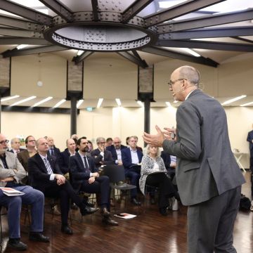 Imatge de la intervenció de l’investigador de la Harvard Business School, Christian Ketels. Departament d'Empresa i Treball