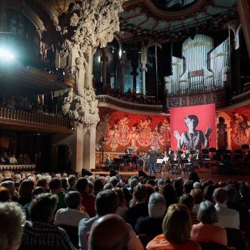 Assistència de la Consellera de Cultura de la Generalitat de Catalunya, Natàlia Garriga, al concert d'homenatge a Núria Feliu i Mestres
