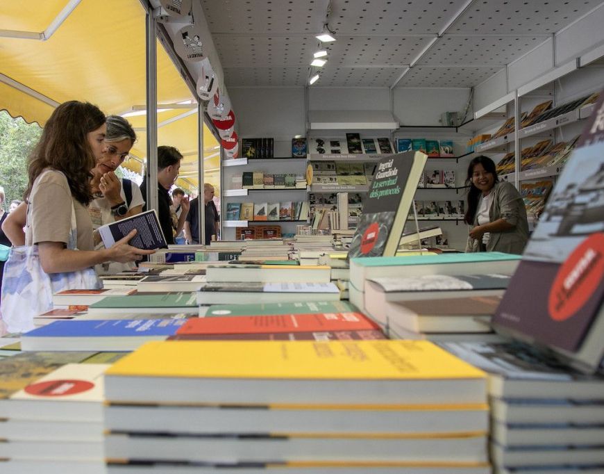 Paradeta de La Setmana del Llibre en Català