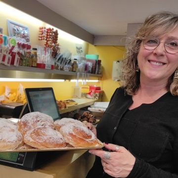 Pilar Tasias en la Pastisseria Formentor por Carme Escales