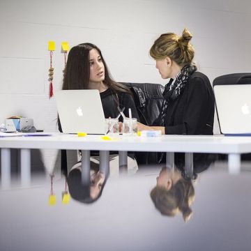 Emprenedores treballant a Barcelona Activa