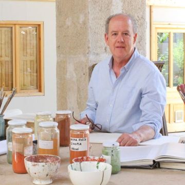 Josep Minguell en su espacio de trabajo. Fotografía del archivo de Josep Minguell