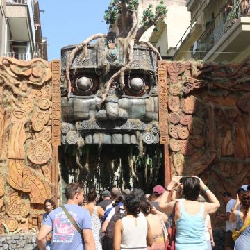 El carrer Verdi engalanat per les festes de Gràcia (c) Maria Asmarat : ACN