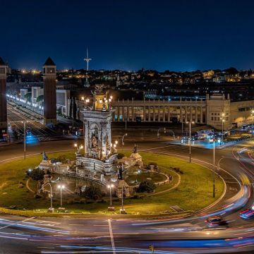 Vista nocturna de Plaça Espanya © Laura Guerrero