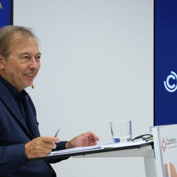 Josep Santacreu, president de la Cambra de Comerç de Barcelona, presentant el darrer estudi sobre la conjuntura econòmica de Catalunya
