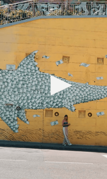 mural tiburon en el carmel barcelona
