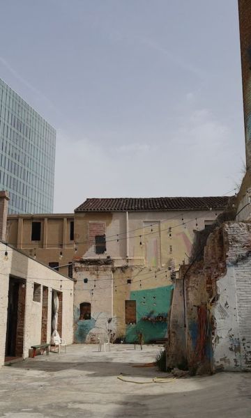 El pati de La Escocesa, que ara es prepara per a una gran transformació. © Anna Badia El pati de La Escocesa, que ara es prepara per a una gran transformació. © Anna Badia