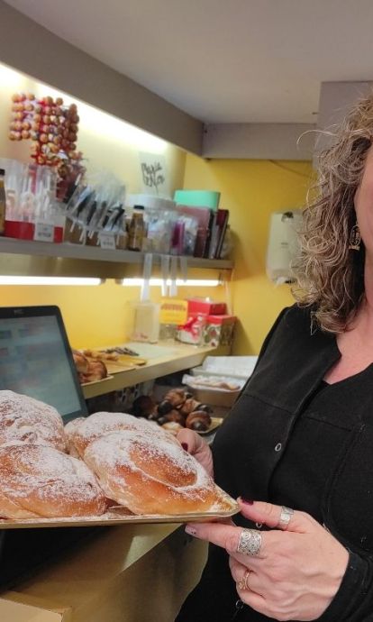 Pilar Tasias en la Pastisseria Formentor por Carme Escales