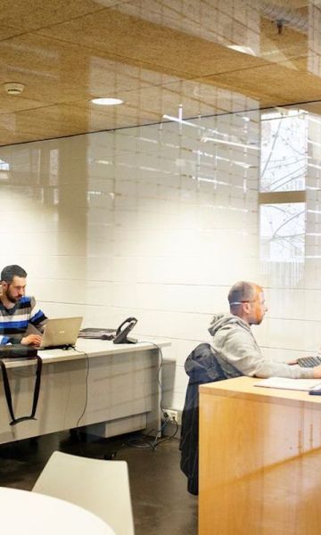 Oficina treballadors Barcelona Activa © Paola de Grenet