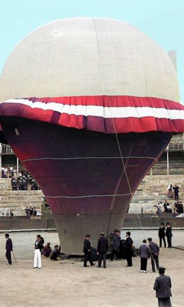 La plaza de El Torín fue punto de despegue de rudimentarios globos del siglo XIX como se puede ver en esta foto coloreada de Luuis Girau Iglesias La plaza de El Torín fue punto de despegue de rudimentarios globos del siglo XIX como se puede ver en esta foto coloreada de Luuis Girau Iglesias