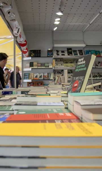 Paradeta de La Setmana del Llibre en Català