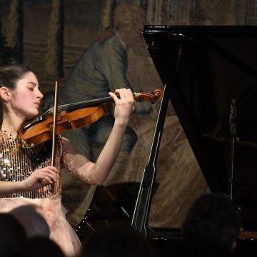 La violinista María Dueñas La violinista María Dueñas