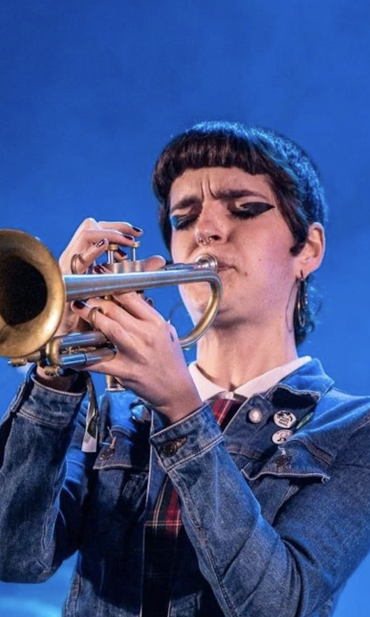 Laura del Pino, cantant, corista i trompetista