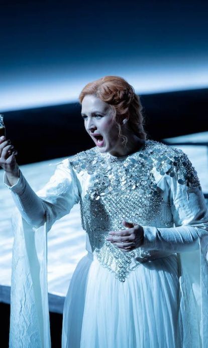 La soprano Lise Davidsen en el papel de Isolda en el Liceu © Sergi Panizo