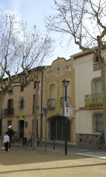 169_Plaça_de_Sant_Joan_(Cardedeu),_banda_sud 169_Plaça_de_Sant_Joan_(Cardedeu),_banda_sud