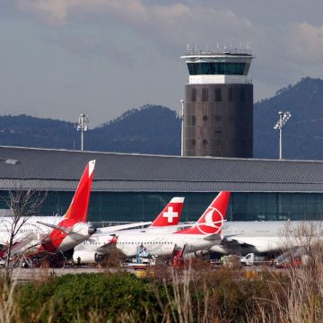 Foto3- Vista parcial de la T1 con varios aviones de aerolíneas internacionales como la colombiana Avianca, Turkish Airlines, Swiss y Qatar Airways © Javier Ortega Figueiral