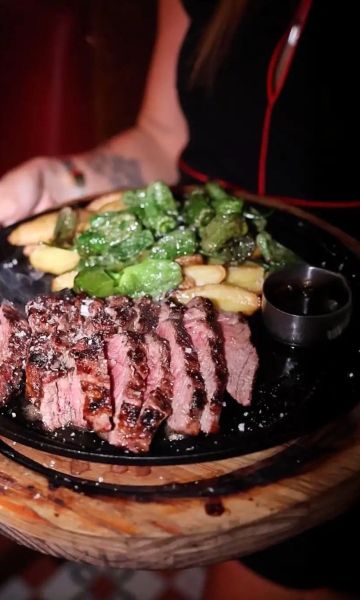 Menú de mitjana de vedella del Tracatrá