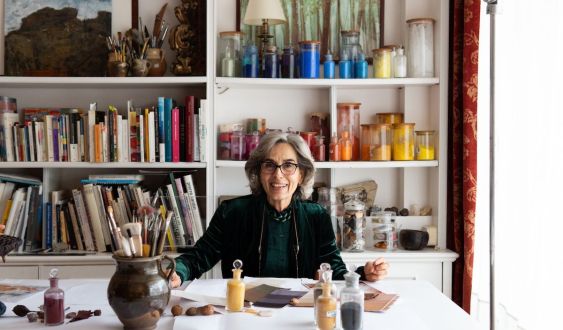 Maria Poch s'inspira en la natura per obtenir els colors (c) Carlota López-Gil Lamarca