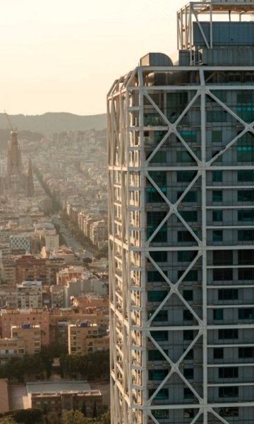 El Arts visto desde un helicóptero con Barcelona y la Sagrada Familia como fondo (Marriot) El Arts visto desde un helicóptero con Barcelona y la Sagrada Familia como fondo (Marriot)