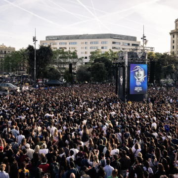Concert de Nathy Peluso a Plaça Catalunya @ SEAT