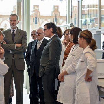 El Rey, Isidre Fainé y Salvador Illa en el CaixaResearch Institute por David Campos