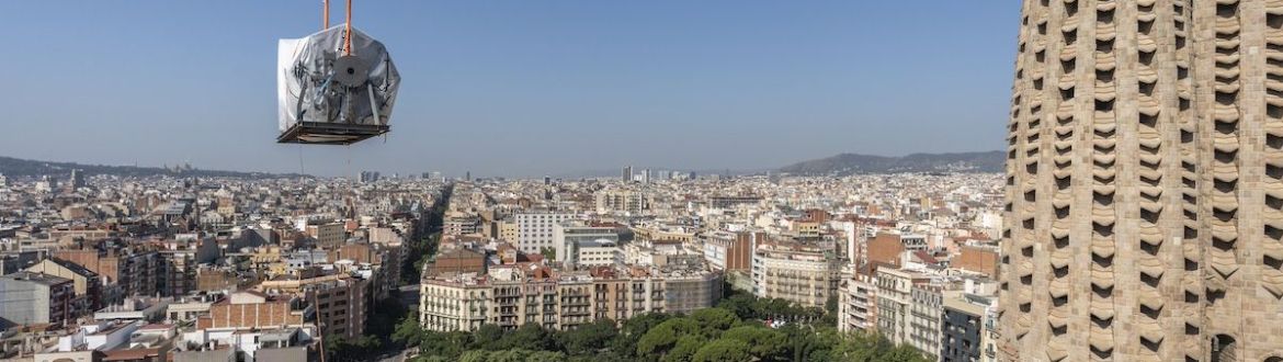 El sistema de construcció de les sis torres centrals s'ha fet a base de panells. El sistema de construcció de les sis torres centrals s'ha fet a base de panells.