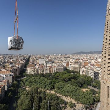 El sistema de construcció de les sis torres centrals s'ha fet a base de panells. El sistema de construcció de les sis torres centrals s'ha fet a base de panells.
