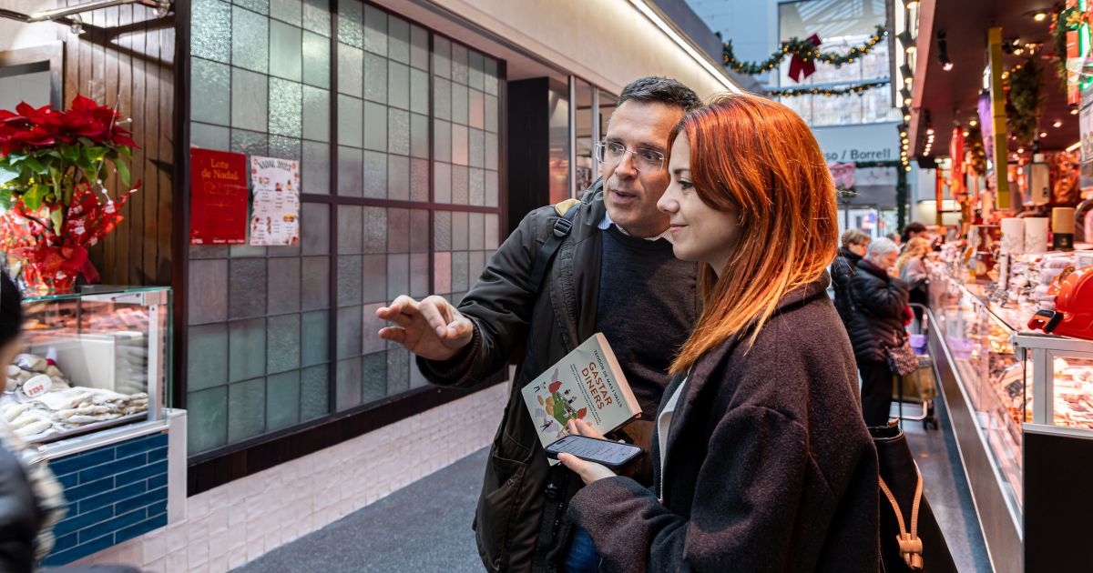 Teodor de Mas, autor de 'Fer Diners' i 'Gastar Diners', al Mercat de Sant Antoni © Àngel Bravo