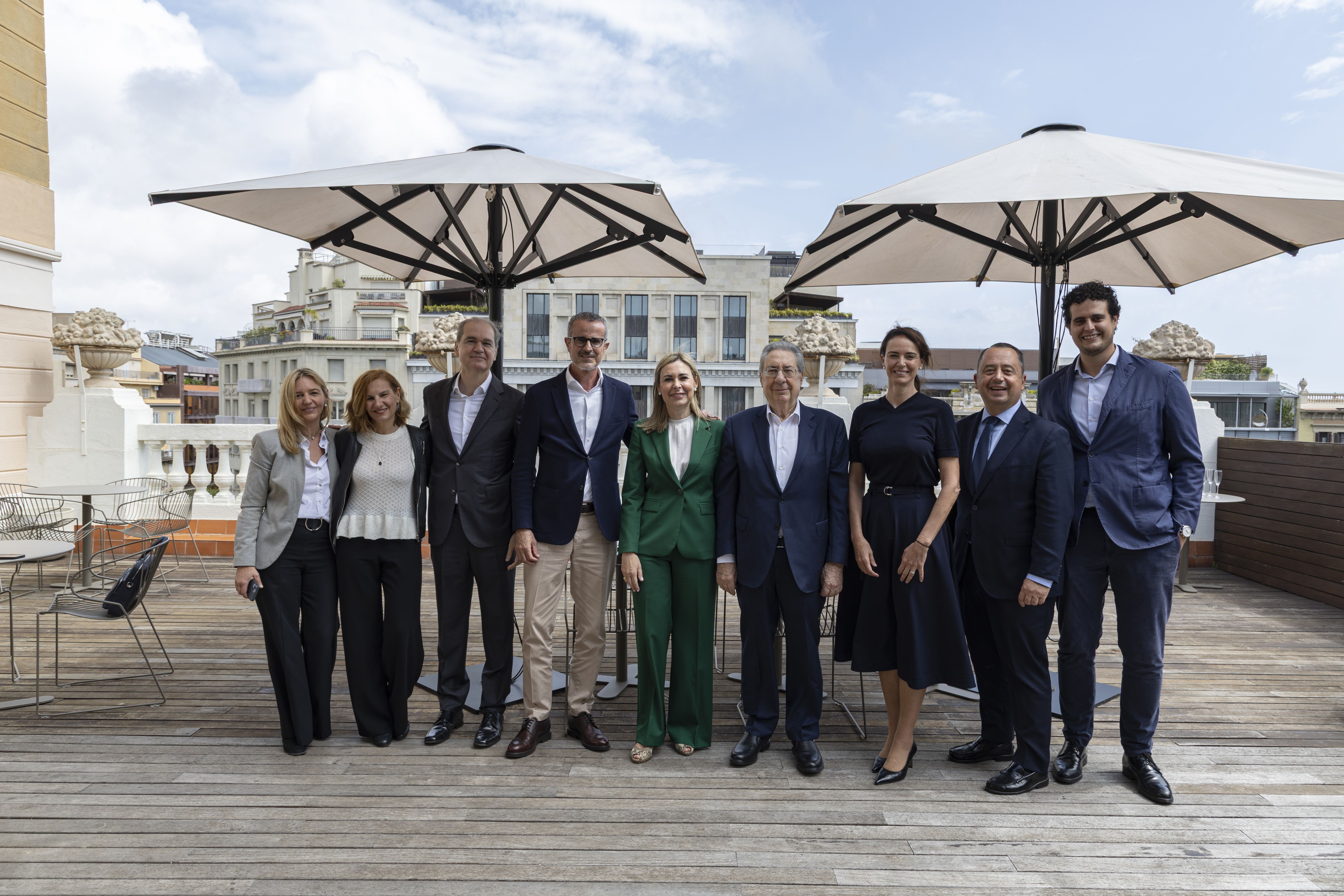 Vanessa Rubiras, Sabina Bofill, Javier Marcos, Ignacio Jiménez, Carolina Marcos, Eduardo Marcos, Carmen Cordón,La firma del edificio histórico en Passeig de Gràcia suma una nueva capa a su recorrido. ©Alting-HIDDEN
