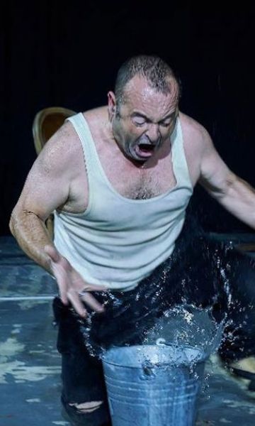 "L'enterrador" és una de les propostes del nou Teatre del Raval