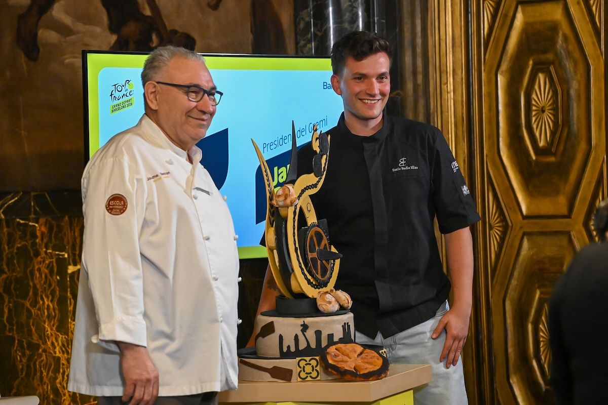 Jaume Bertran, del Gremi de Flequers de Barcelona, i Enric Badia, presentant el Pa del Tour.