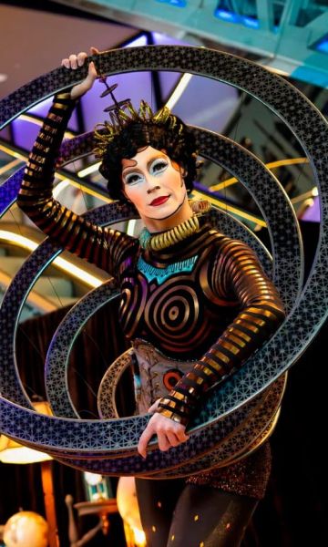 El Cirque du Soleil a Casa Cupra Raval El Cirque du Soleil a Casa Cupra Raval