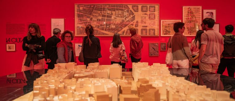 La mostra 'Seny i Rauxa. Notícia de l’arquitectura catalana'  al DHUB