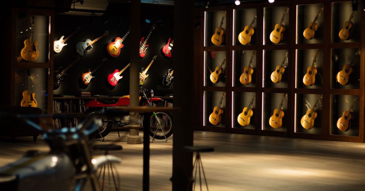 Guitarres i motos a Aclam museu Guitarres i motos a Aclam museu