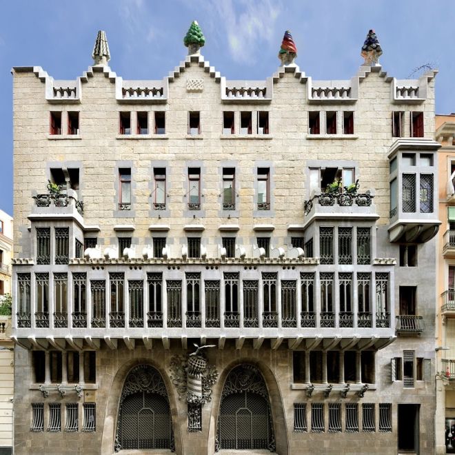 La façana del Palau Güell. © Diputació de Barcelona