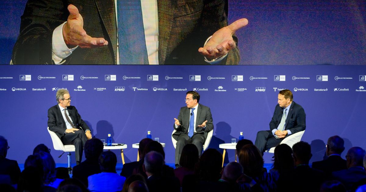 José Manuel Albares i Radosław Sikorski debaten sobre el futur de la defensa i l'autonomia estratègica europea, amb la moderació de Jordi Gual.