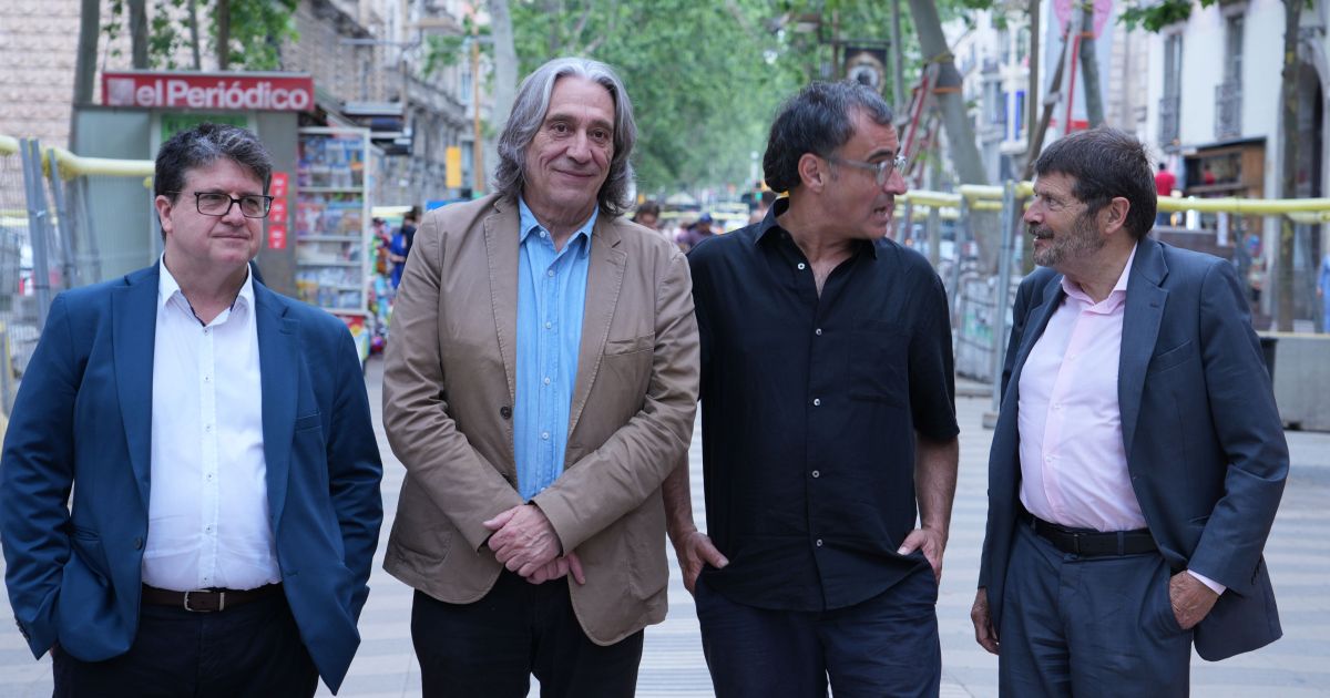 Ivan Pera, comisionat del Pacte per Ciutat Vella, el regidor de Cultura i Indústries Creatives, Xavier Marcé, el director artistic Lluís Danés i el tercer tinent d'alcaldia i regidor del districte de Ciutat Vella, Albert Batlle. © Pere Francesch