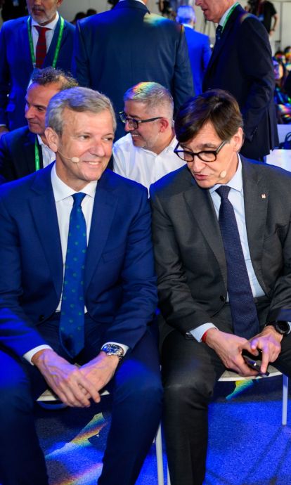 Alfonso Rueda, president de la Xunta de Galícia; Salvador Illa, president de la Generalitat; Teresa García Milà, presidenta del Cercle d'Economia; i Imanol Pradales, lehendakari; durant la segona sessió de la Reunió anual del Cercle d'Economia. © Cercle
