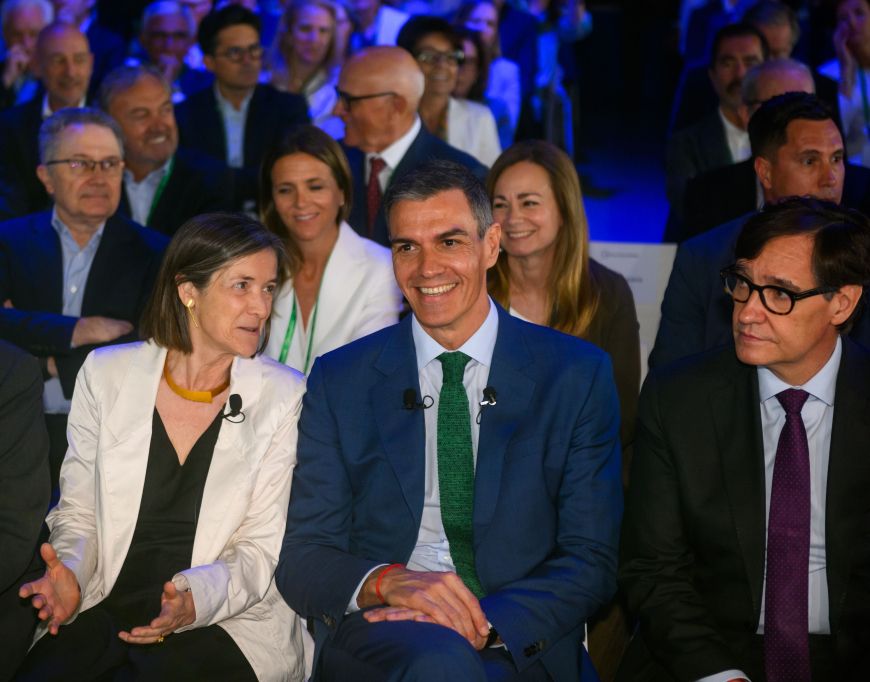 Jordi Hereu, ministre d'Indústria i Turisme; Teresa García-Milà, presidenta del Cercle d'Economia; Pedro Sánchez, president d'Espanya; i Salvador Illa, president de la Generalitat a la Reunió Anual. © Cercle d'Economia Jordi Hereu, ministre d'Indústria i Turisme; Teresa García-Milà, presidenta del Cercle d'Economia; Pedro Sánchez, president d'Espanya; i Salvador Illa, president de la Generalitat a la Reunió Anual. © Cercle d'Economia