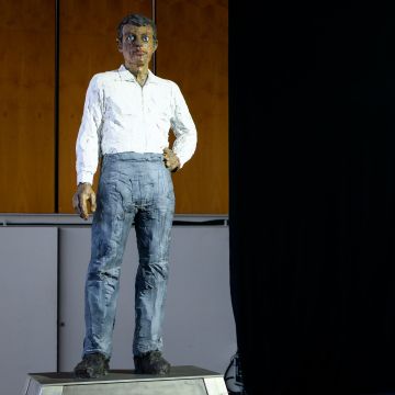 Les escultures de Stephan Balkenhol a l'auditori del Cercle d'Economia