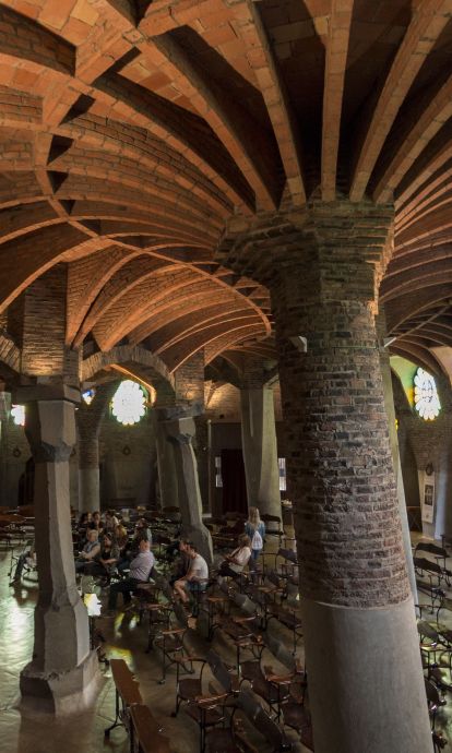 Interior de la Cripta Gaudí de la Colònia Güell. © Diputació de Barcelona