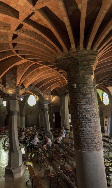 Interior de la Cripta Gaudí de la Colònia Güell. © Diputació de Barcelona Interior de la Cripta Gaudí de la Colònia Güell. © Diputació de Barcelona