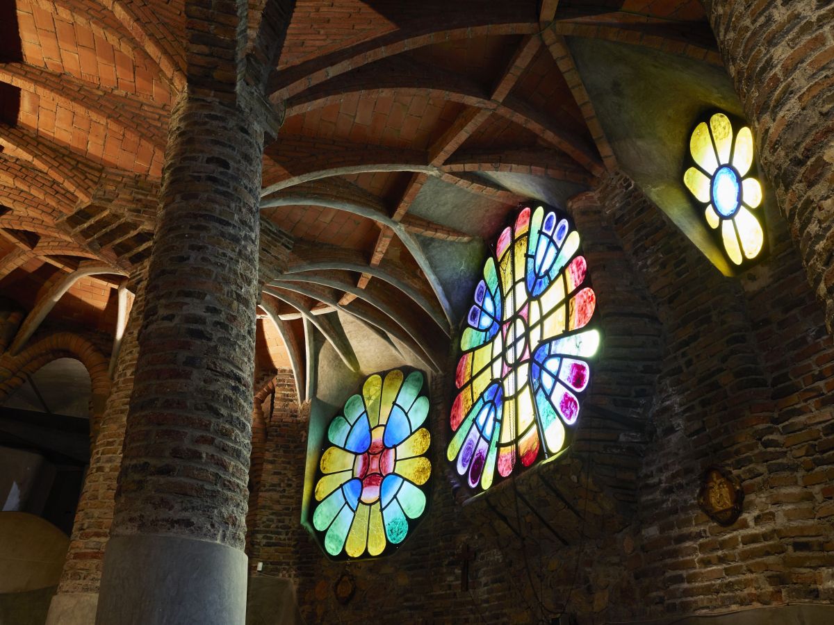 Vitralls de la Cripta Gaudí de la Colònia Güell. © Diputació de Barcelona Vitralls de la Cripta Gaudí de la Colònia Güell. © Diputació de Barcelona