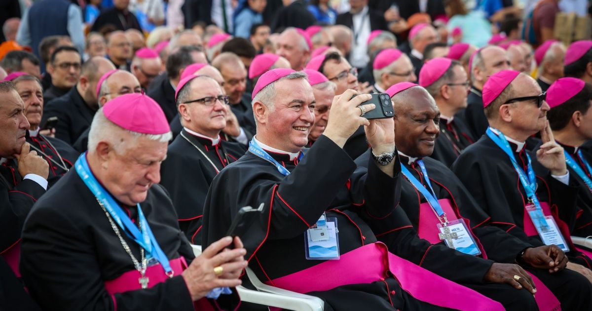 Bisbes a l'Estadi Olímpic per la vetlla amb el Papa (c) Jordi Borràs : ACN Bisbes a l'Estadi Olímpic per la vetlla amb el Papa (c) Jordi Borràs : ACN